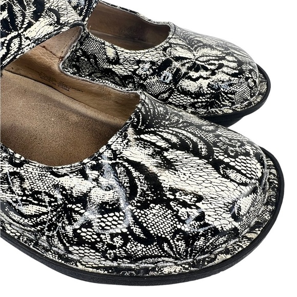 Alegria Paloma Women's Black & Beige Lace Mary Jane Shoes - Picture 7 of 16